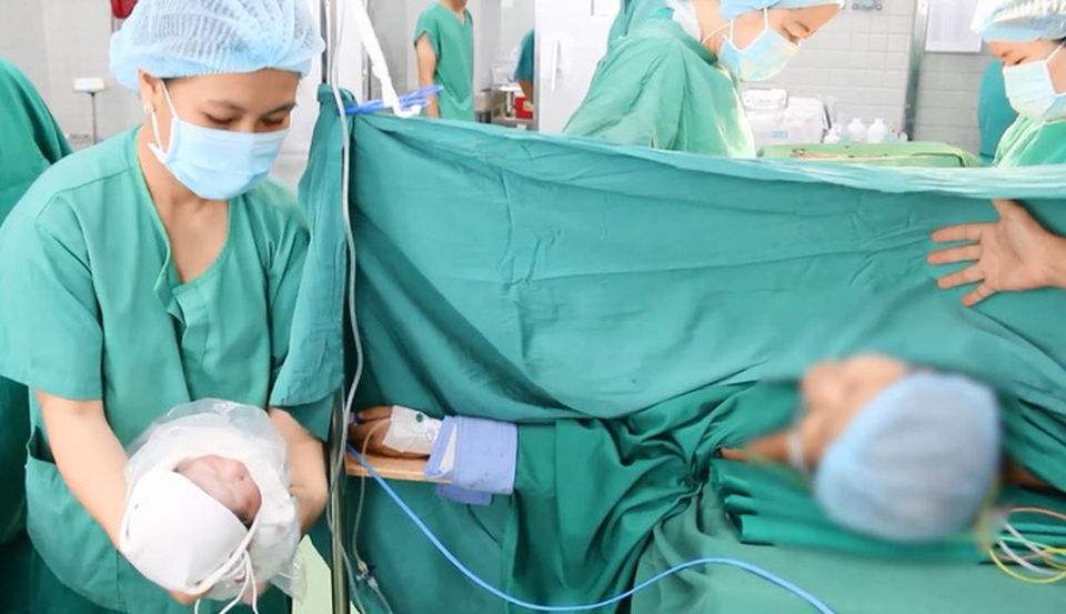 Bé trai chào đời trên cơ thể người mẹ mắc ung thư - 1 Bé trai chào đời trên cơ thể người mẹ mắc ung thư - 1