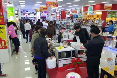 Bán lẻ điện máy "bùng nổ khuyến mãi khủng" mùa hè