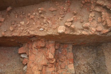 Người dân phát hiện dấu tích nghi tường thành Hoa Lư hơn 1.000 năm tuổi