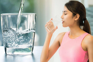 Vừa đi nắng về tuyệt đối không làm 3 điều này