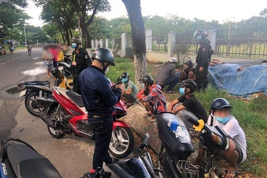 Công an nổ súng trấn áp nhóm thiếu niên chuẩn bị hỗn chiến