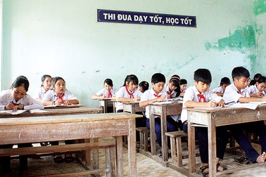 Hàng trăm học sinh cấp 2 bỏ học để bám biển