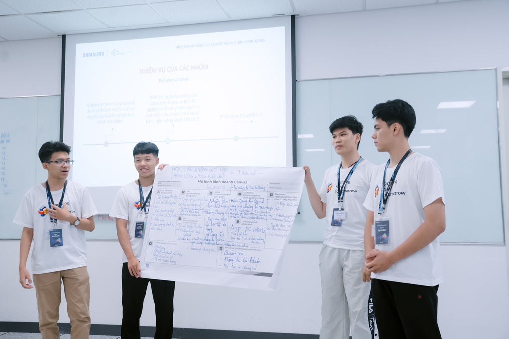 Samsung hoàn tất tập huấn cho top 40 cuộc thi Solve for Tomorrow 2024 - 4 Samsung hoàn tất tập huấn cho top 40 cuộc thi Solve for Tomorrow 2024 - 4