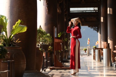 Giới trẻ check-in chùa Tam Chúc, tham gia nhiều hoạt động ý nghĩa dịp Tết