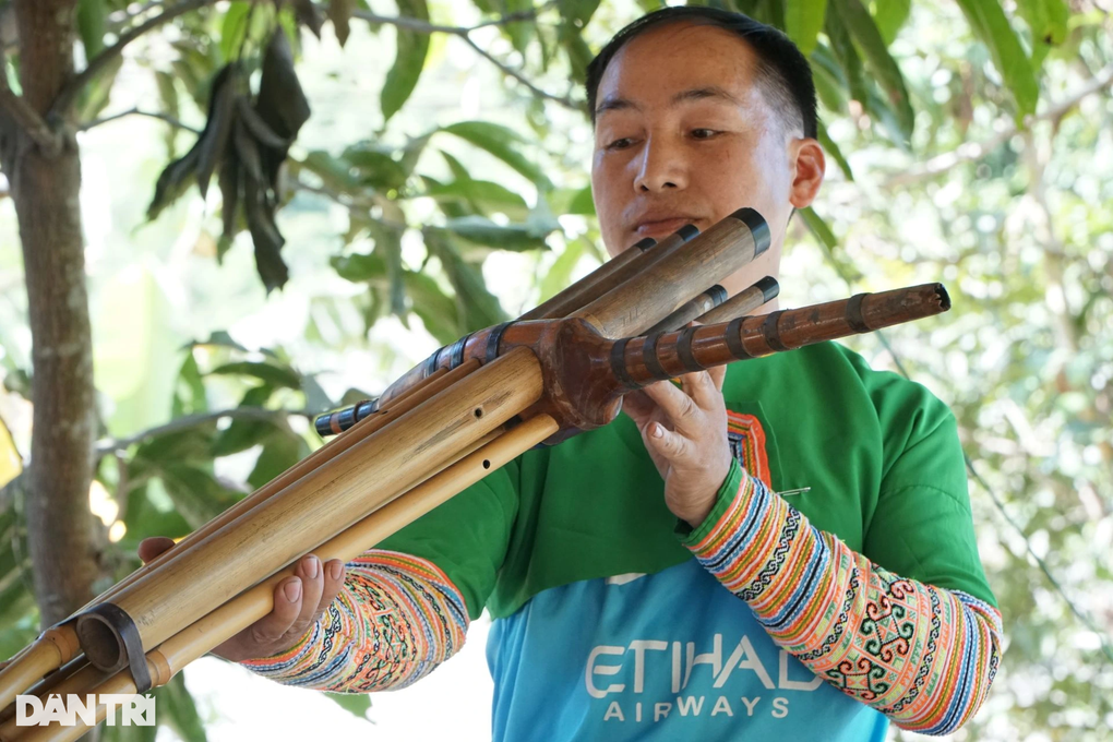 Người đàn ông gần 40 năm giữ hồn tiếng khèn Mông ở xứ Thanh - 2 Người đàn ông gần 40 năm giữ hồn tiếng khèn Mông ở xứ Thanh - 2