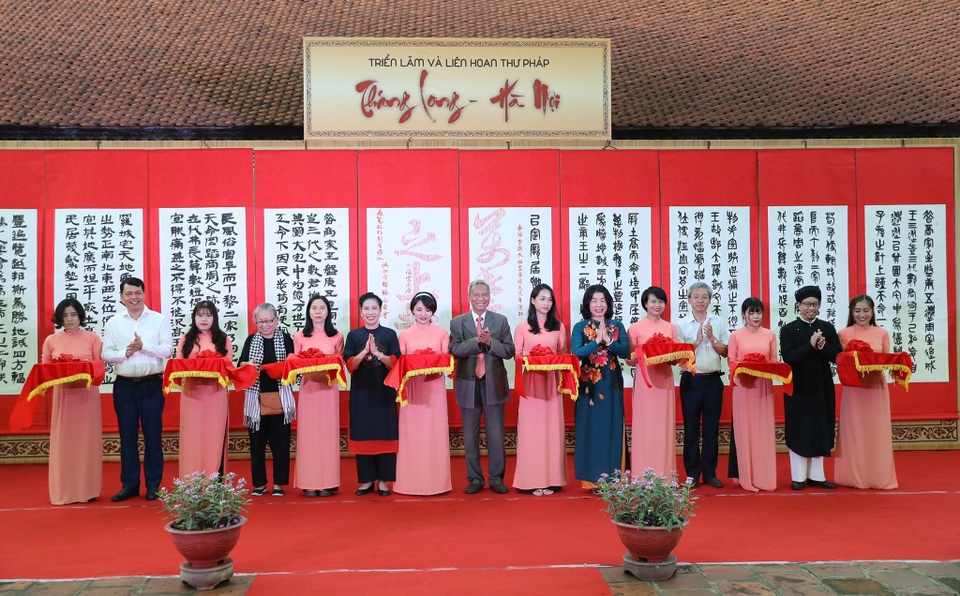 Trưng bày 100 bức thư pháp lấy cảm hứng từ Thăng Long - Hà Nội - 1 Trưng bày 100 bức thư pháp lấy cảm hứng từ Thăng Long - Hà Nội - 1