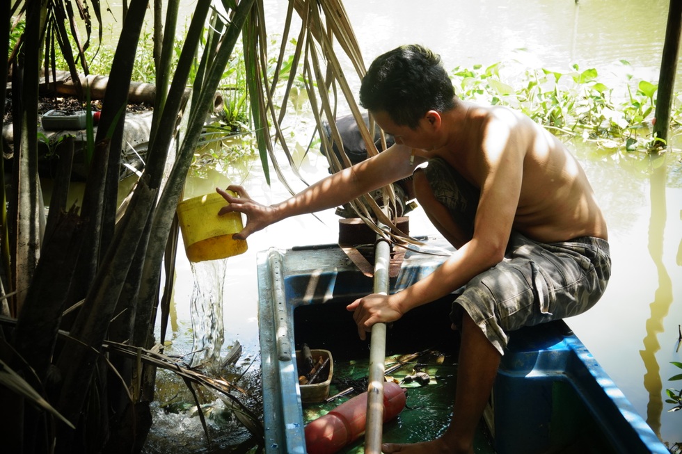 Người Sài Gòn bất đắc dĩ sống mòn dưới gầm cầu - 4 Người Sài Gòn bất đắc dĩ sống mòn dưới gầm cầu - 4