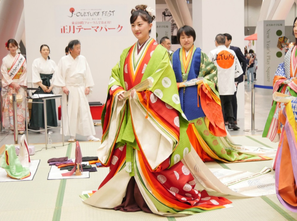Bộ kimono cổ đắt đỏ nhất Nhật Bản - 2 Bộ kimono cổ đắt đỏ nhất Nhật Bản - 2