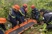 Nam thanh niên gặp nạn ở đèo Hải Vân, nằm suốt 3 tiếng dưới vực sâu 30m
