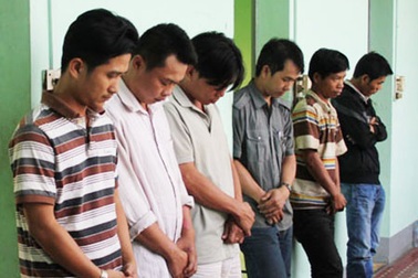 Triệt phá hai sòng bạc “núp bóng” trong quán cà phê