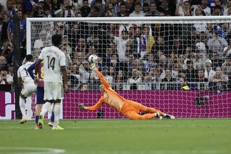 Real Madrid 2-1 Barcelona (Hiệp 2): Szczesny xuất sắc cản phá 11m