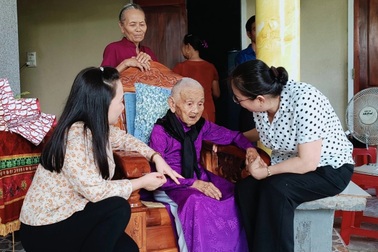 Hỗ trợ hơn 2,3 triệu đồng/tháng đối với người có công được phụng dưỡng