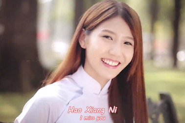 Hot girl Malaysia diện áo dài hát ca khúc tiếng Việt "ngọt lịm"