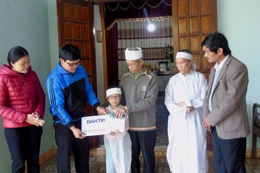 Hơn 58 triệu đồng đến với cô bé 6 tuổi mất mẹ trong lũ