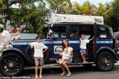 Gia đình 11 năm liền chu du trên ô tô