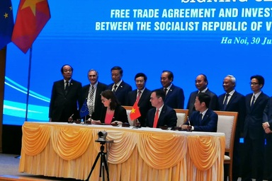 Họp báo sau lễ ký kết EVFTA, Bộ trưởng Trần Tuấn Anh: Xuất khẩu, GDP của VN sẽ tăng trưởng mạnh mẽ