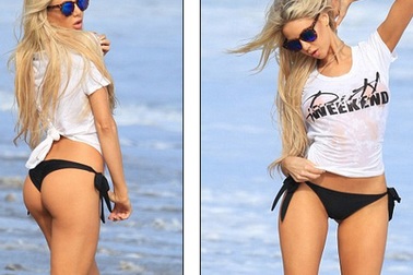 Người mẫu Playboy bốc lửa trên biển