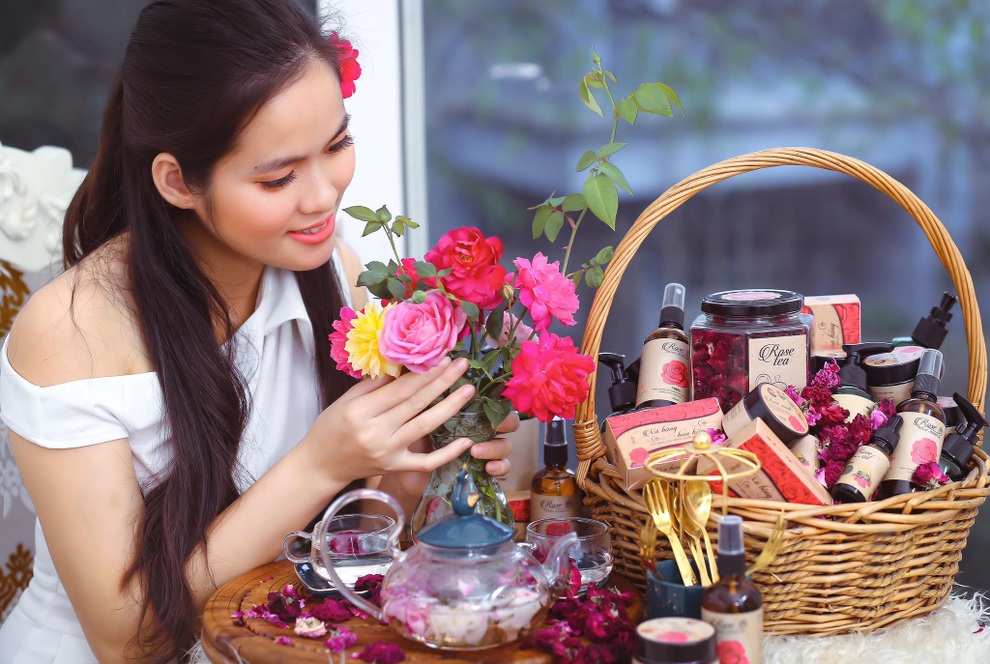 Cô gái Phú Thọ bỏ phố về quê cải tạo đất trồng vườn hồng nghìn m2 - 9 Cô gái Phú Thọ bỏ phố về quê cải tạo đất trồng vườn hồng nghìn m2 - 9