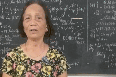 Cô giáo về hưu dạy văn trên TikTok bị ném đá, bỡn cợt: Tôi khác người lắm - 1 Cô giáo về hưu dạy văn trên TikTok bị ném đá, bỡn cợt: Tôi khác người lắm - 1