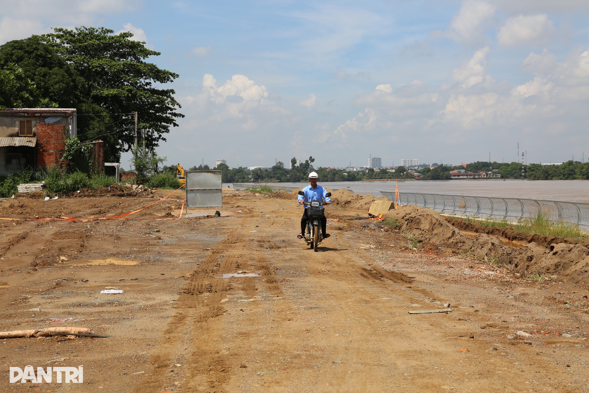 Đường ven sông có biệt thự 100 tuổi ở Đồng Nai gặp khó vì thiếu mặt bằng - 9 Đường ven sông có biệt thự 100 tuổi ở Đồng Nai gặp khó vì thiếu mặt bằng - 9