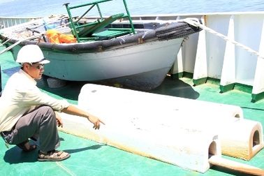 Giữa đêm, tàu Trung Quốc rọi đèn pha, tấn công kiểm ngư Việt Nam