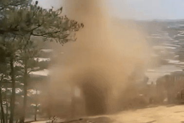 Đi cắm trại, người đàn ông quay được hiện tượng lạ ở Đà Lạt hút triệu view