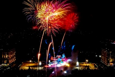 Bắn pháo hoa nổ tầm thấp tại lễ hội du lịch biển Sầm Sơn năm 2022