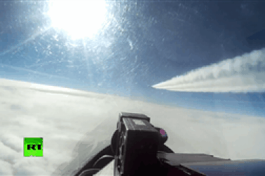 Cận cảnh “hổ mang chúa” Su-27 Nga chặn máy bay do thám của Mỹ