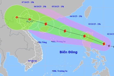 Bão Matmo di chuyển nhanh, liên tục tăng cấp