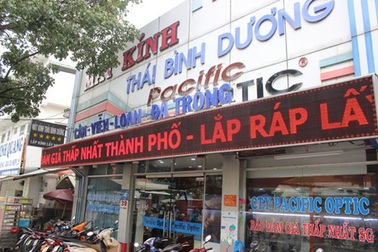 Săn mắt kính hàng hiệu giảm giá lớn trong tháng 8.