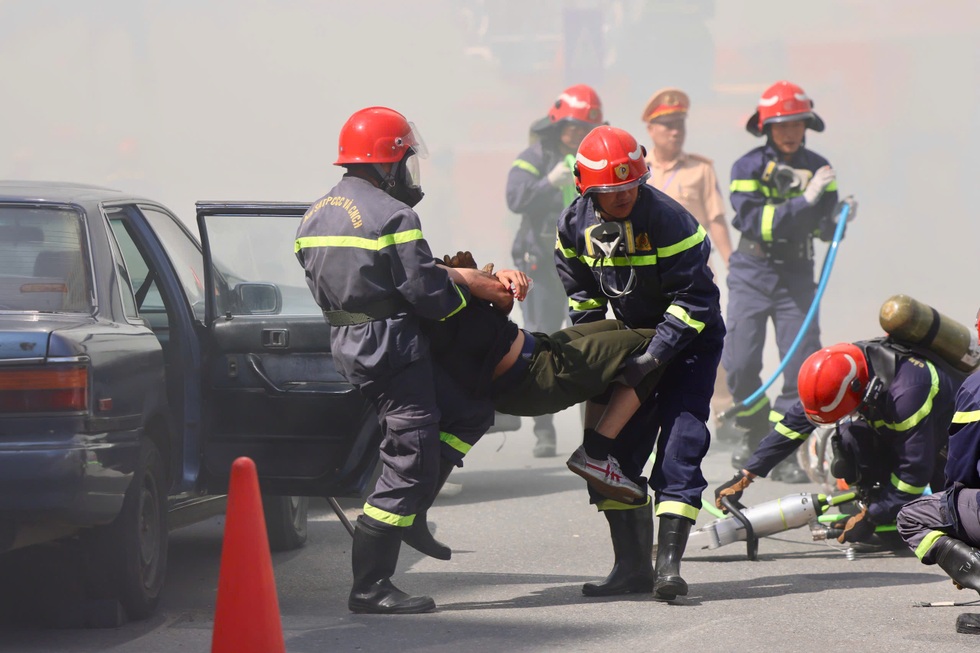 Nghẹt thở với cuộc diễn tập PCCC lớn nhất năm ở TPHCM - 6 Nghẹt thở với cuộc diễn tập PCCC lớn nhất năm ở TPHCM - 6