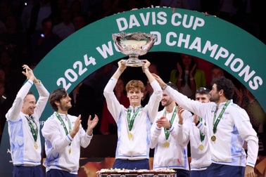 Jannik Sinner xuất sắc giúp Italy vô địch Davis Cup 2024