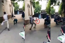 Hà Nội: Người đàn ông cầm dao đuổi chém cán bộ kiểm dịch