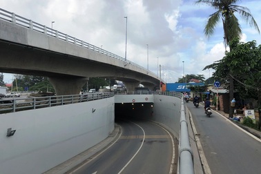 Sắp thông xe cầu vượt nút giao thông nguy hiểm nhất phía Đông Sài Gòn