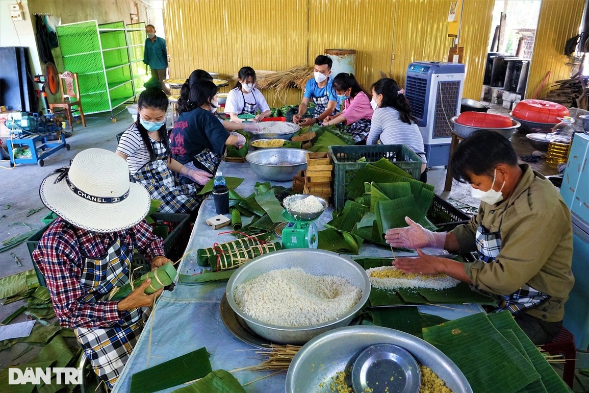 Chuyện ông Hai trời, hơn 20 năm đưa hương vị Tết đi khắp Việt Nam - 14 Chuyện ông Hai trời, hơn 20 năm đưa hương vị Tết đi khắp Việt Nam - 14