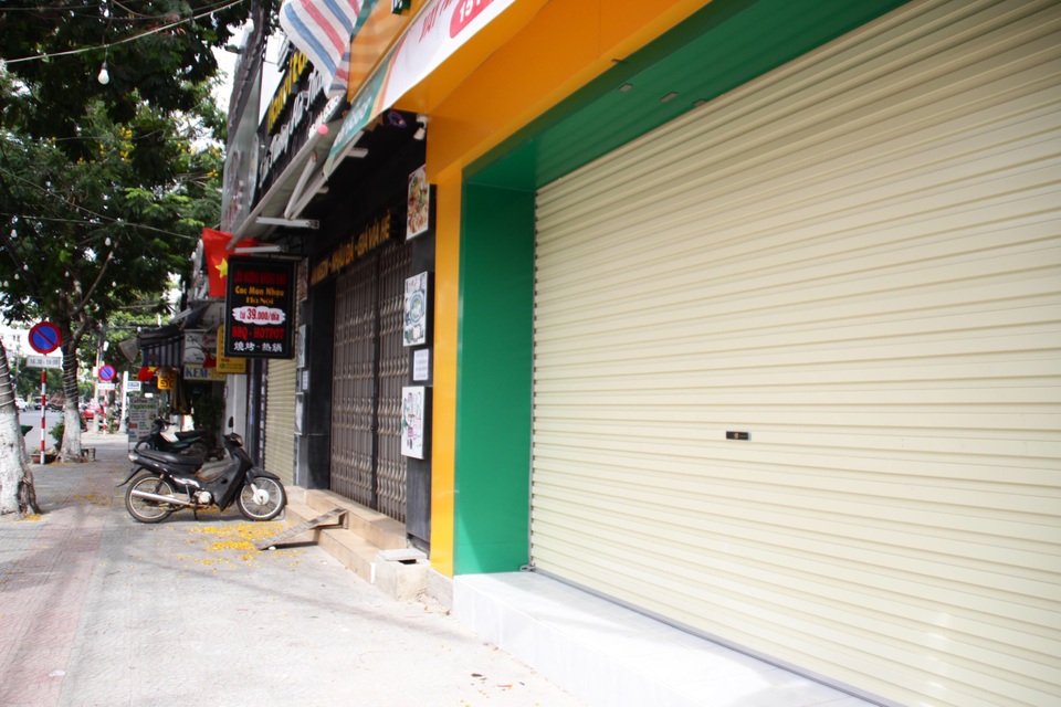 Đà Nẵng: Hàng quán cửa đóng then cài, phố phường vắng vẻ - 1 Đà Nẵng: Hàng quán cửa đóng then cài, phố phường vắng vẻ - 1