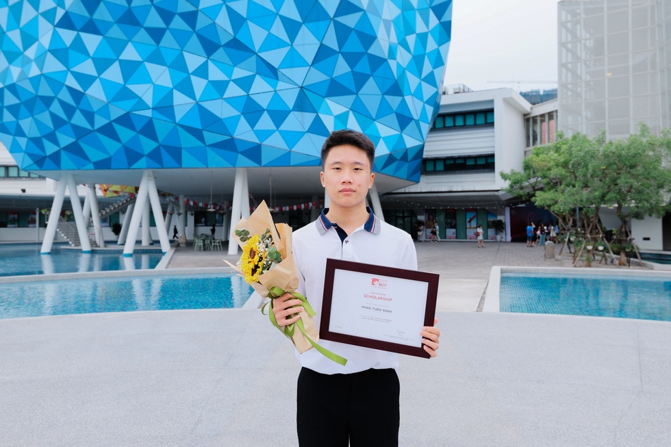11 lần chuyển trường, 10 lần chuyển nhà, nam sinh giành học bổng toàn phần - 2 11 lần chuyển trường, 10 lần chuyển nhà, nam sinh giành học bổng toàn phần - 2