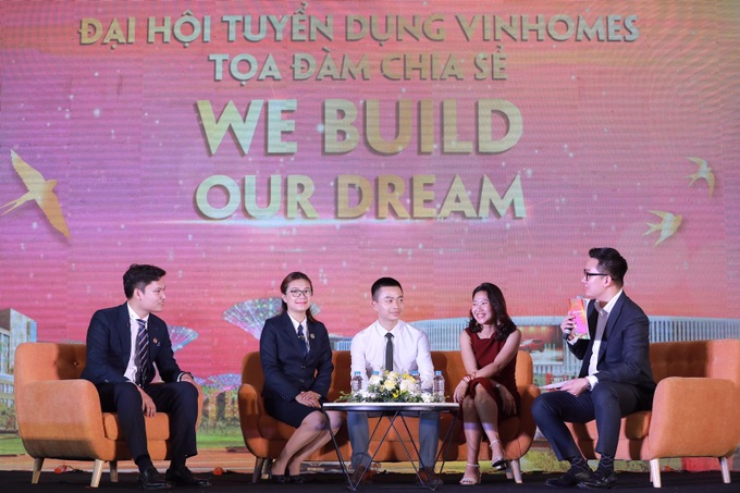 Hàng vạn ứng viên tham dự Đại hội tuyển dụng Bất động sản lớn nhất năm 2021 - Ảnh 2. Hàng vạn ứng viên tham dự Đại hội tuyển dụng Bất động sản lớn nhất năm 2021 - Ảnh 2.