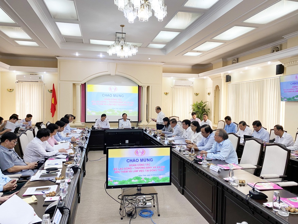 Bộ trưởng Đào Ngọc Dung: Đồng Tháp nên coi nguồn nhân lực là khâu đột phá - 2 Bộ trưởng Đào Ngọc Dung: Đồng Tháp nên coi nguồn nhân lực là khâu đột phá - 2