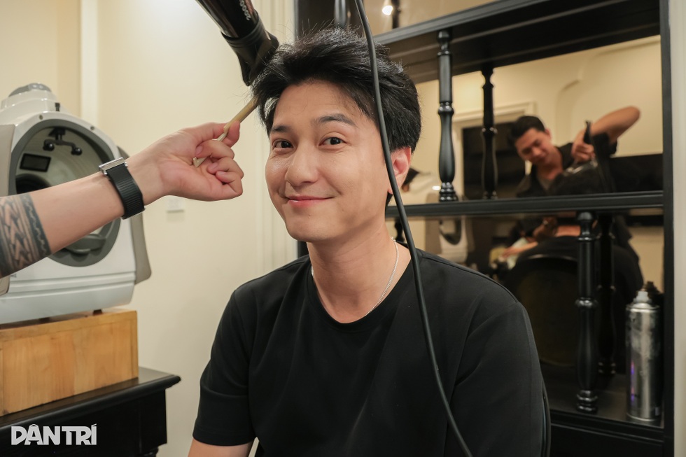 Huỳnh Anh nói về vợ hơn 6 tuổi: “Cô ấy đẹp gấp mấy lần trên mạng - 2 Huỳnh Anh nói về vợ hơn 6 tuổi: “Cô ấy đẹp gấp mấy lần trên mạng - 2