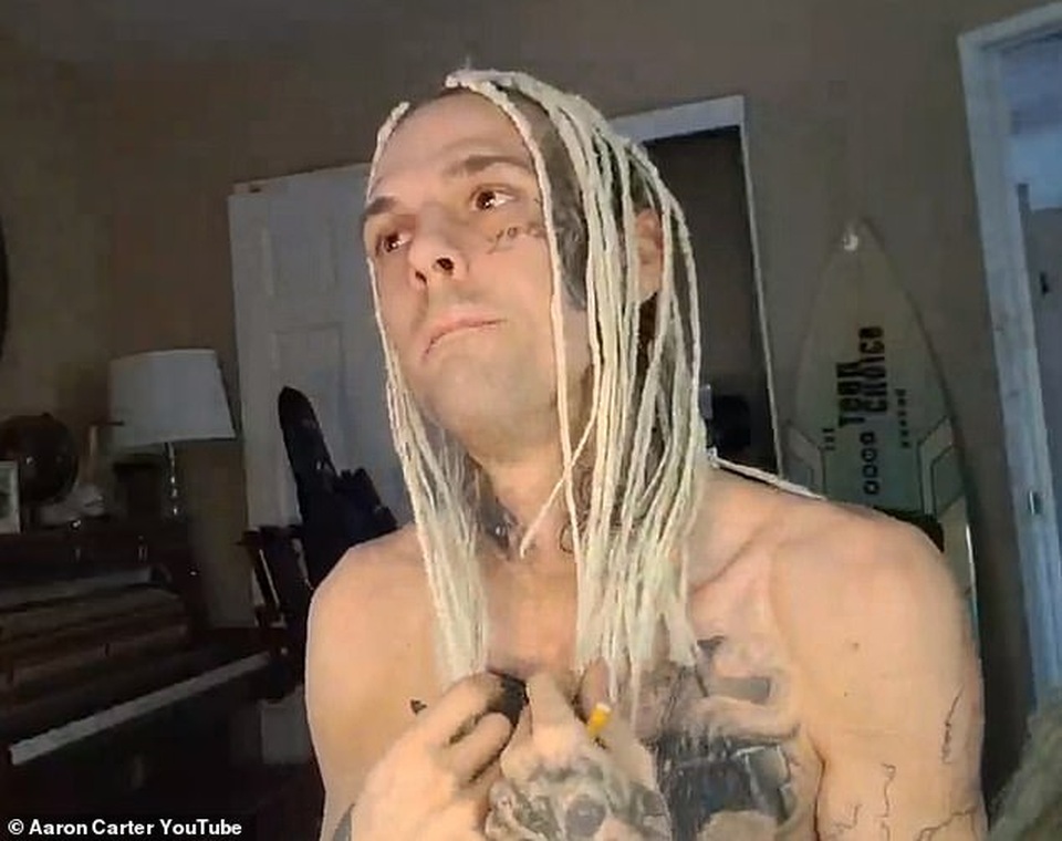 Hình ảnh bệ rạc của Aaron Carter khiến fans chán ngán - 2 Hình ảnh bệ rạc của Aaron Carter khiến fans chán ngán - 2