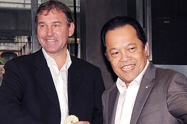Bryan Robson chính thức trở thành HLV đội tuyển Thái Lan