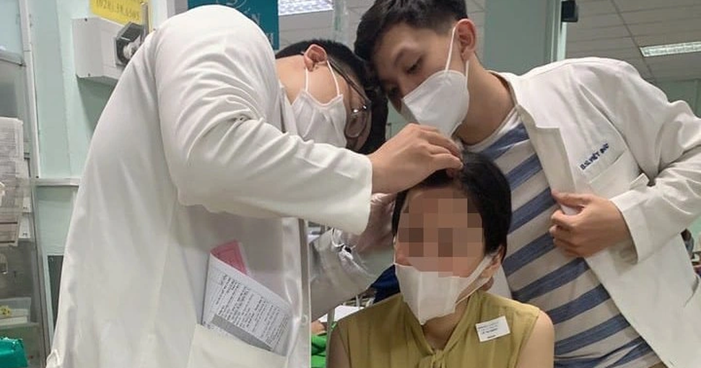 Công an TPHCM thông tin vụ người phụ nữ tố bị hành hung tại công an phường - 2 Công an TPHCM thông tin vụ người phụ nữ tố bị hành hung tại công an phường - 2