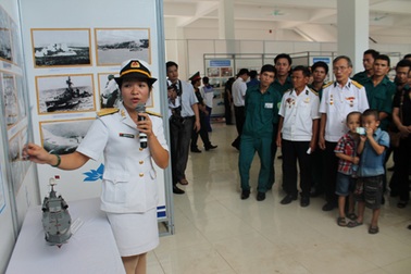 Triển lãm "Biển, đảo và người chiến sỹ Hải quân - Âm vang chiến thắng trận đầu"
