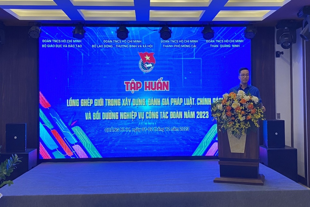 Tuổi trẻ Bộ LĐ-TBXH tập huấn về bình đẳng giới, tặng quà cho trẻ em nghèo - 2