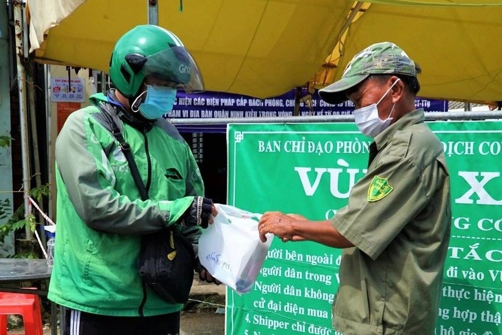 Trung thu buồn nhất trong 25 năm làm nghề lồng đèn của người thợ xứ Tây Đô - 3 Trung thu buồn nhất trong 25 năm làm nghề lồng đèn của người thợ xứ Tây Đô - 3