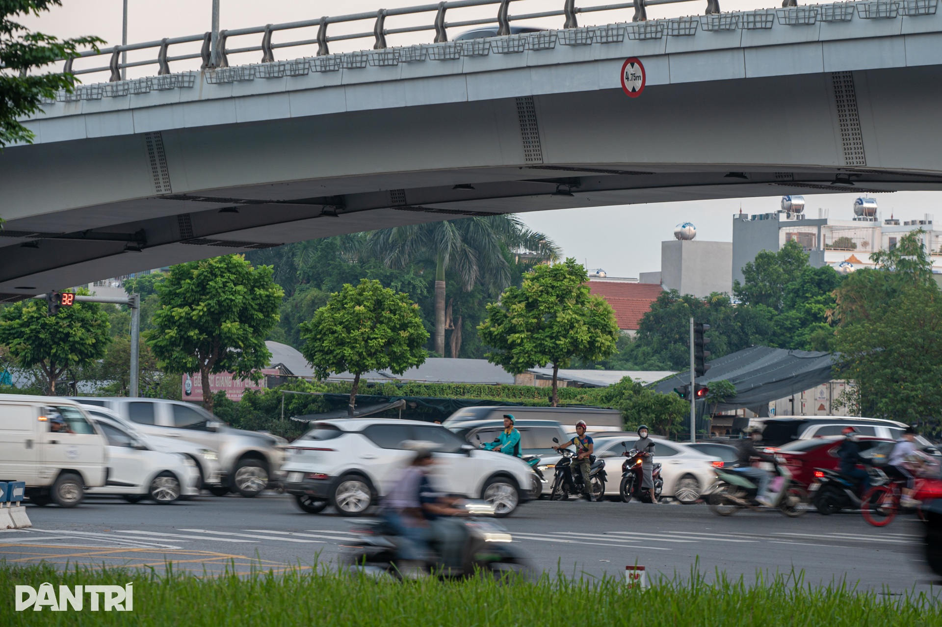 Hiện trạng nút giao dự kiến xây dựng hầm chui thứ 6 tại Hà Nội - 6 Hiện trạng nút giao dự kiến xây dựng hầm chui thứ 6 tại Hà Nội - 6