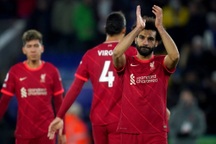 Salah đá hỏng phạt đền, Liverpool "sập bẫy" Leicester