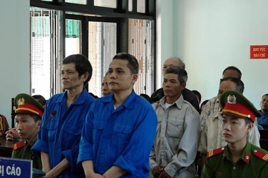 Đường dây dùng phiếu lĩnh lương hưu “rởm” mang cầm cố