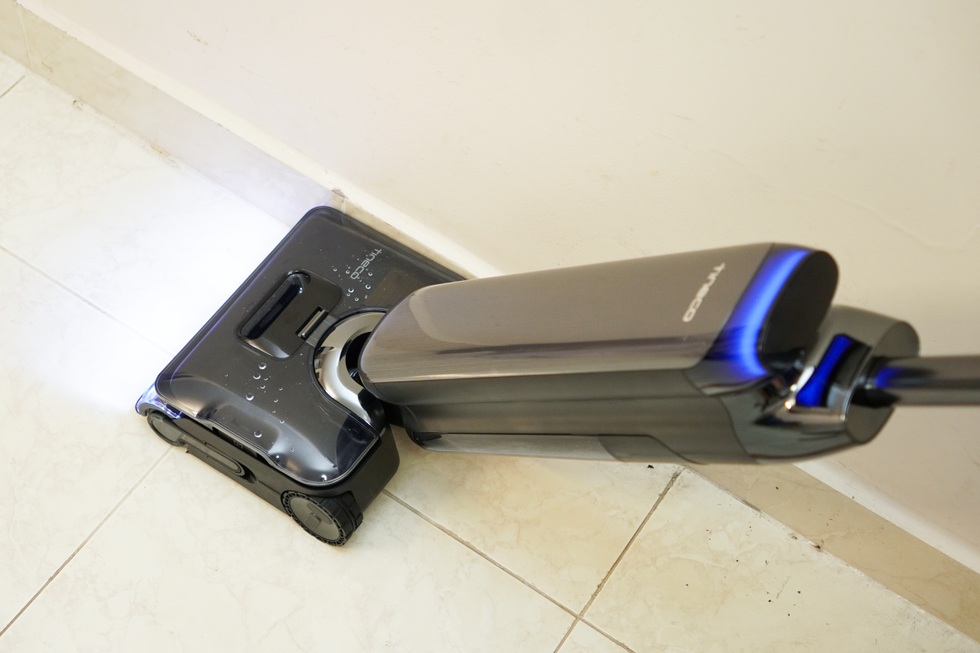 Trải nghiệm máy hút bụi lau nhà cầm tay tích hợp AI, dùng hơi nước nóng